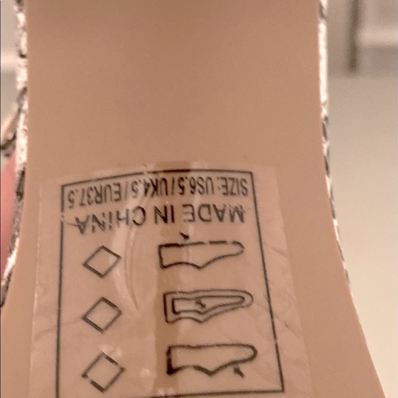 Qupid Snake skin print heel ankle strap buckle side closure shoes NWOB - Picture 10 of 10